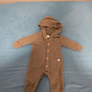 Hooded Baby Jumpsuit with Wooden Buttons